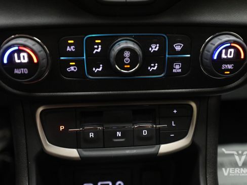 Used 2024 GMC Terrain Denali AWD/4WD image 28