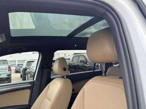 Used 2024 Volkswagen Tiguan SE R-Line image 24