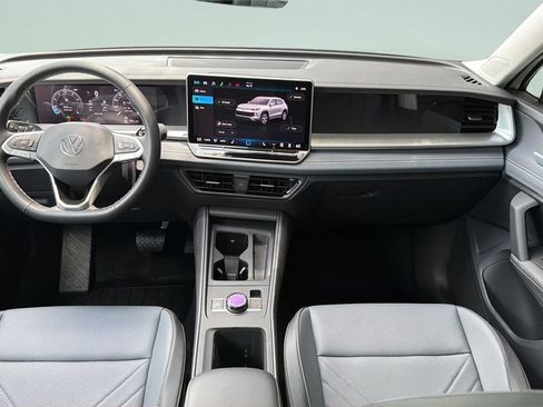 New 2026 Volkswagen Tiguan SE AWD/4WD image 11