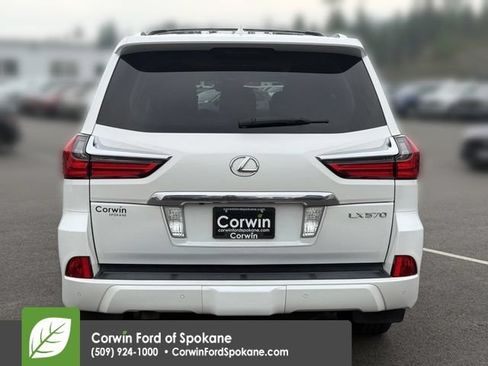 Used 2017 Lexus LX 570 4WD w/ Luxury Package image 18