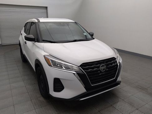 Used 2021 Nissan Kicks S image 14