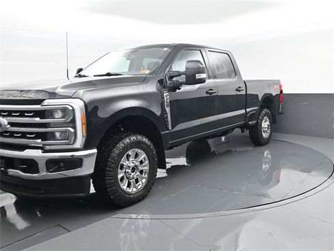 Used 2023 Ford F250 Lariat w/ FX4 Off-Road Package image 2