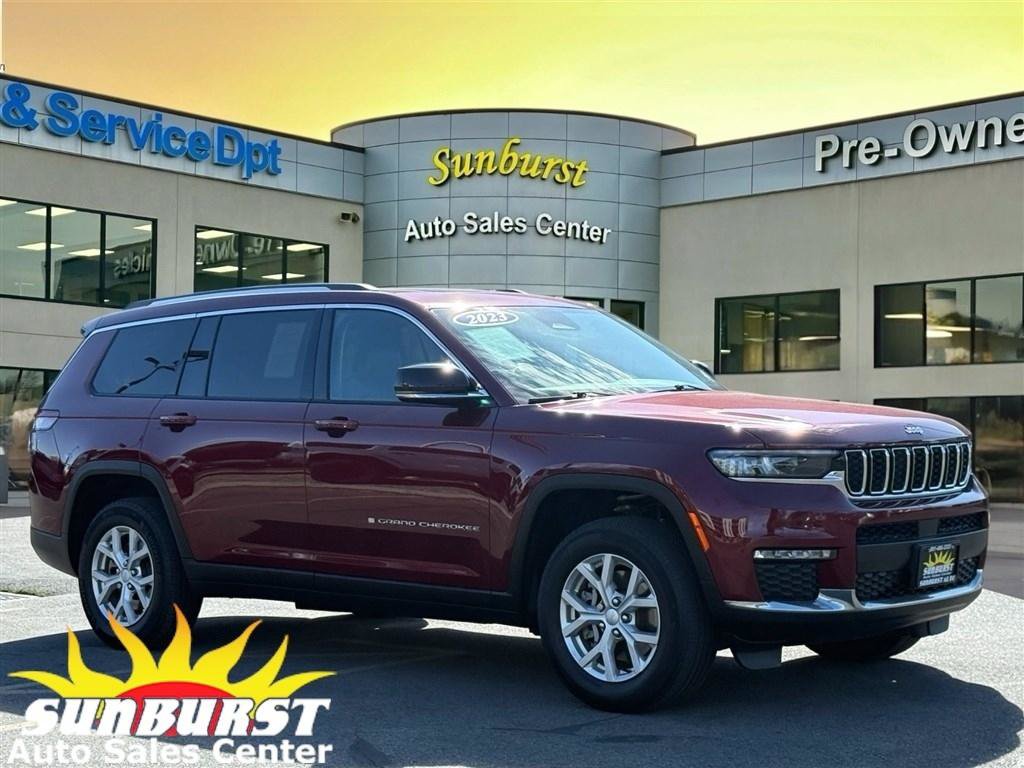 Used 2023 Jeep Grand Cherokee L Limited w/ Trailer Tow Group (B) AWD/4WD image 1