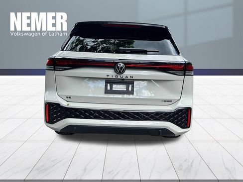 New 2026 Volkswagen Tiguan SE R-Line AWD/4WD image 3