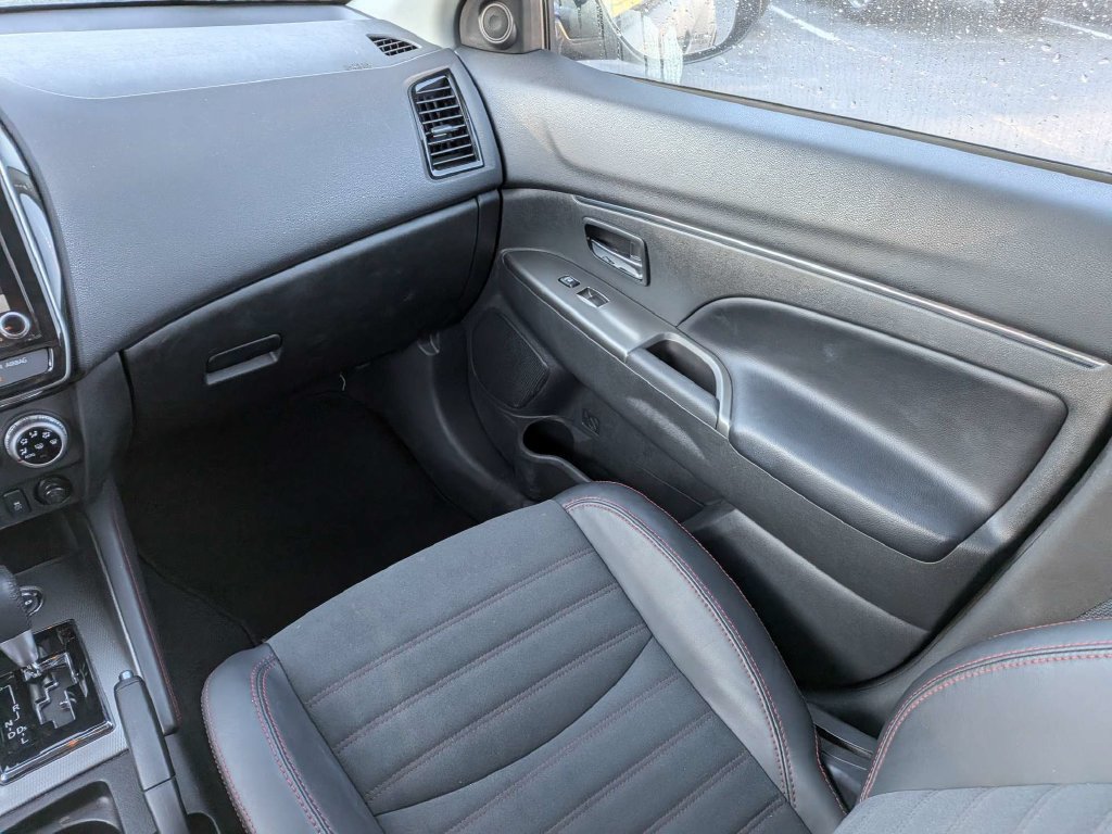Used 2025 Mitsubishi Outlander Sport SE AWD/4WD image 17