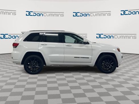 Used 2021 Jeep Grand Cherokee Laredo X AWD/4WD image 9