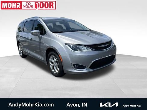 Used 2018 Chrysler Pacifica Limited FWD image 1