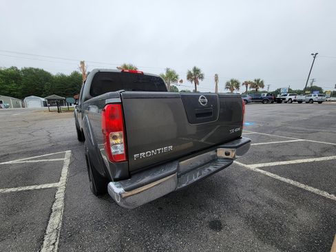 Used 2007 Nissan Frontier SE w/ SE Value Truck Pkg AWD/4WD image 8