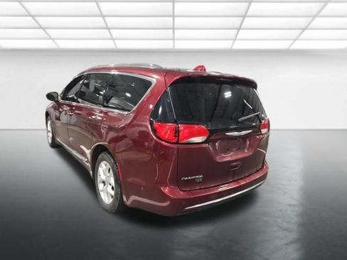 Used 2020 Chrysler Pacifica Touring-L FWD image 7