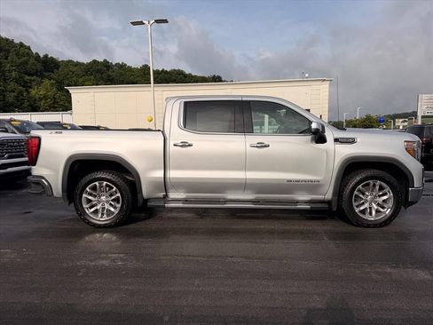 Used 2022 GMC Sierra 1500 SLT w/ SLT Premium Package AWD/4WD image 3