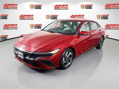 Used 2025 Hyundai Elantra Limited FWD image 13