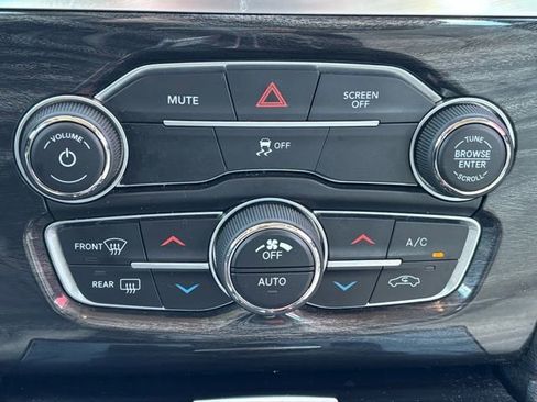 Used 2019 Chrysler 300 Touring L w/ Quick Order Package 22F image 29