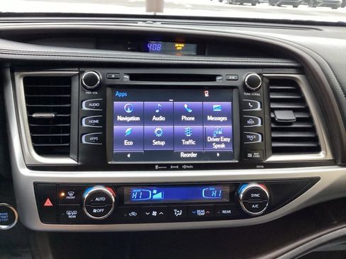 Used 2016 Toyota Highlander XLE image 24