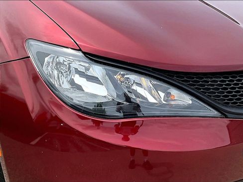 Used 2023 Chrysler Voyager LX FWD image 34