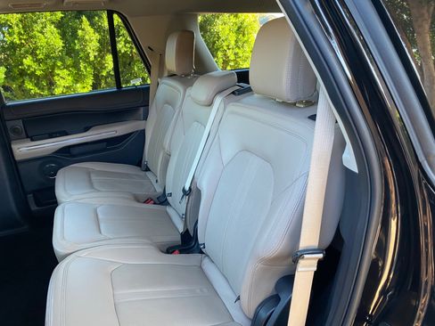 Used 2024 Ford Expedition Limited image 34