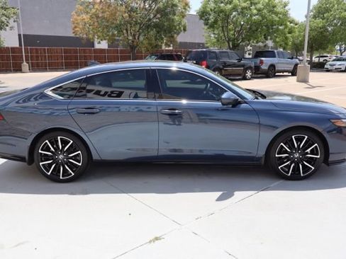Used 2025 Honda Accord Touring image 5