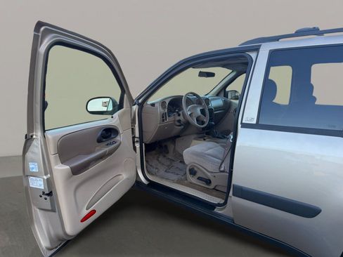 Used 2004 Chevrolet TrailBlazer LS w/ LS Preferred Equipment Group RWD image 9