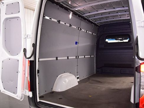 Used 2025 Mercedes-Benz Sprinter 2500 image 30