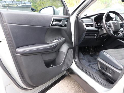 Used 2024 Mitsubishi Outlander AWD image 10