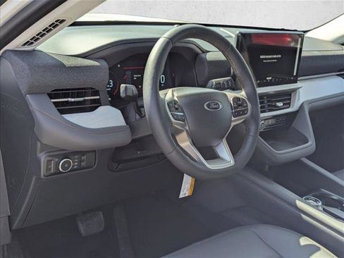 New 2026 Ford Explorer Active RWD image 3