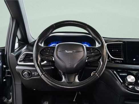 Used 2020 Chrysler Pacifica Touring-L AWD/4WD image 10
