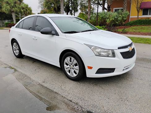 Used 2014 Chevrolet Cruze LS image 1
