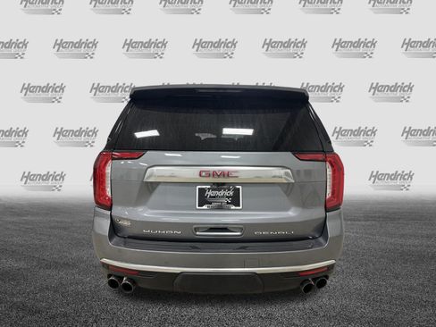 Used 2022 GMC Yukon XL Denali w/ Denali Premium Package AWD/4WD image 9