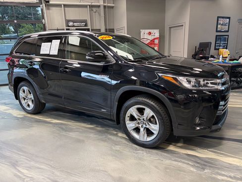Used 2018 Toyota Highlander Limited AWD/4WD image 30