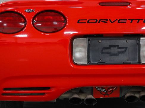 Used 1999 Chevrolet Corvette Coupe w/ Roof Pkg image 28