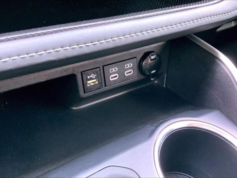 Used 2024 Toyota Highlander LE image 34