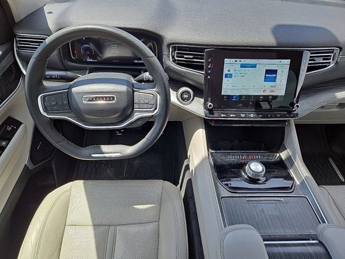 Used 2024 Jeep Wagoneer L Series II w/ Flexible Seating Group RWD image 18