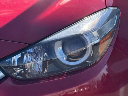 Used 2018 MAZDA MAZDA3 Touring image 9