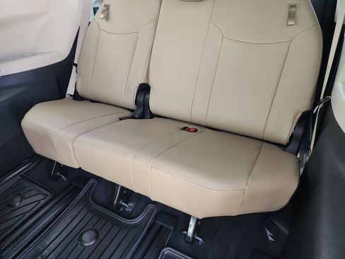 Used 2023 Toyota Sienna XLE w/ XLE Plus Package AWD/4WD image 33