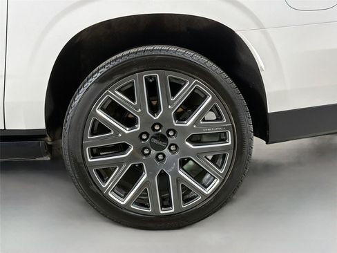 Used 2025 GMC Yukon XL Denali Ultimate AWD/4WD image 32