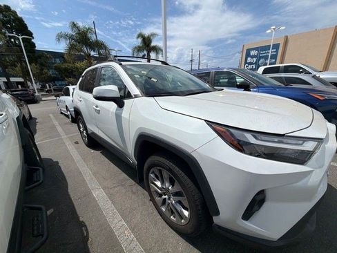 Used 2023 Toyota RAV4 XLE Premium FWD image 6