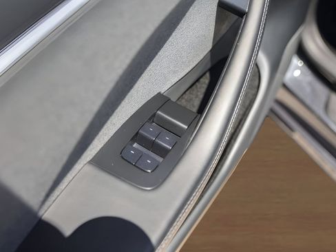 Used 2025 Tesla Model 3 Long Range RWD image 19
