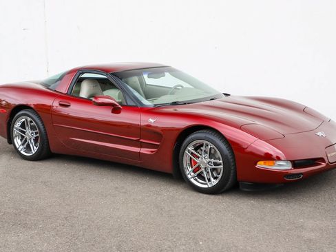 Used 2003 Chevrolet Corvette Coupe w/ Preferred Equipment Group RWD image 22