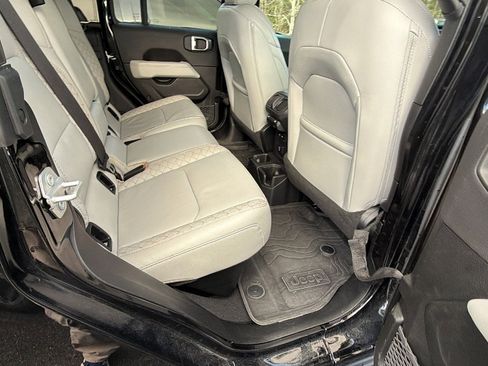 Certified 2023 Jeep Gladiator Overland image 18