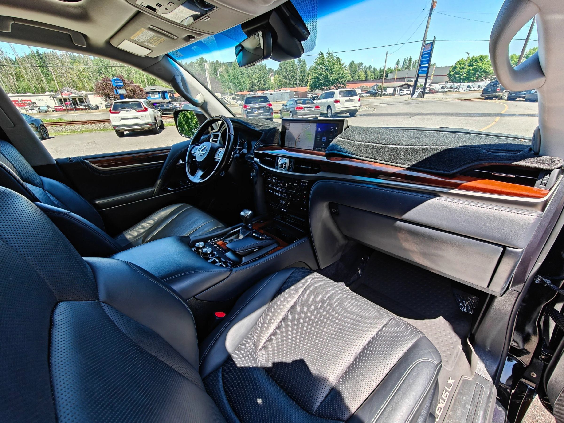 Used 2018 Lexus LX 570 4WD image 32