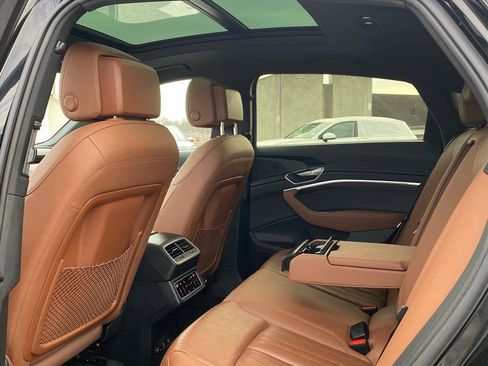 Used 2023 Audi e-tron Premium Plus w/ Premium Plus Package image 20