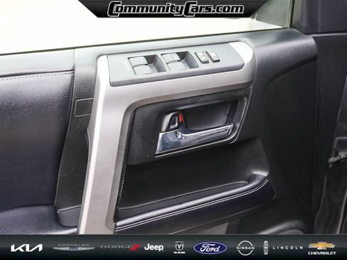 Used 2018 Toyota 4Runner SR5 image 12