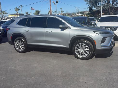 Used 2025 Buick Enclave Preferred image 4