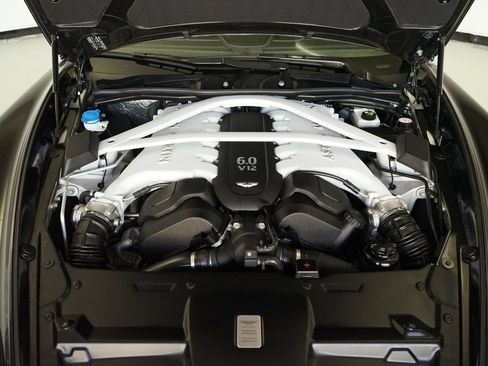 Used 2015 Aston Martin Vanquish Coupe RWD image 28
