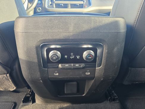 Used 2024 GMC Yukon SLT image 16