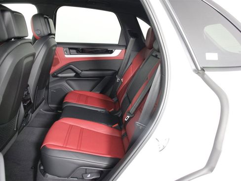 New 2026 Porsche Cayenne S image 18