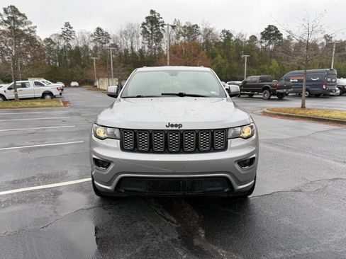 Used 2019 Jeep Grand Cherokee Altitude image 2