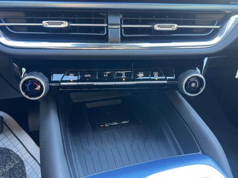 New 2026 Chevrolet Equinox EV LT image 28