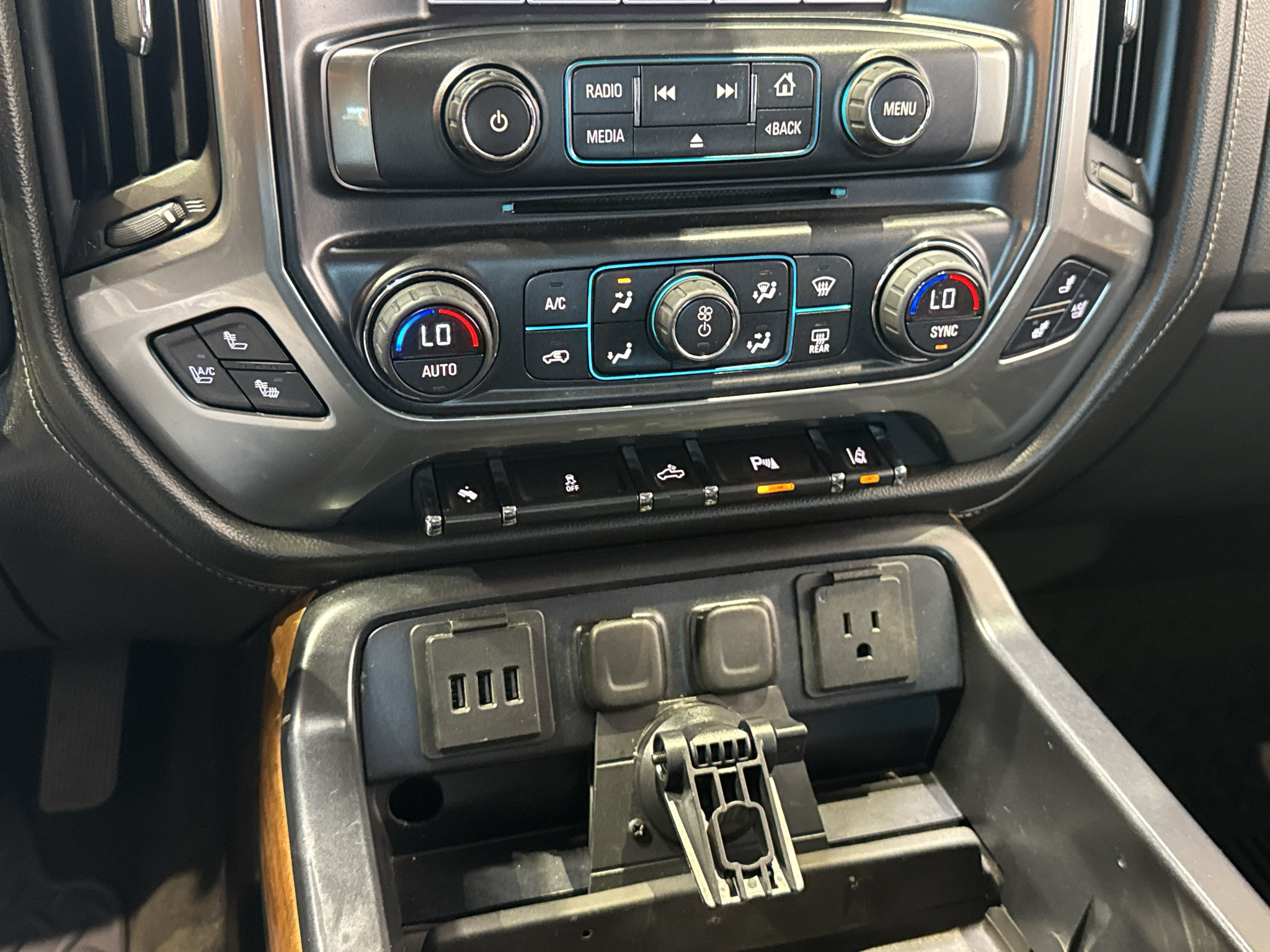 Used 2015 Chevrolet Silverado 2500 LTZ w/ LTZ Plus Package AWD/4WD image 27