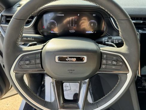 Used 2023 Jeep Grand Cherokee L Laredo image 19