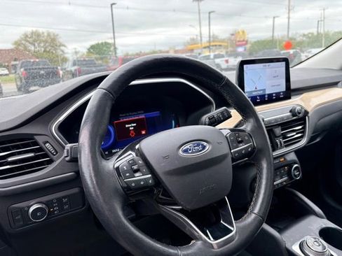 Used 2021 Ford Escape Titanium w/ Titanium Elite Package AWD/4WD image 16